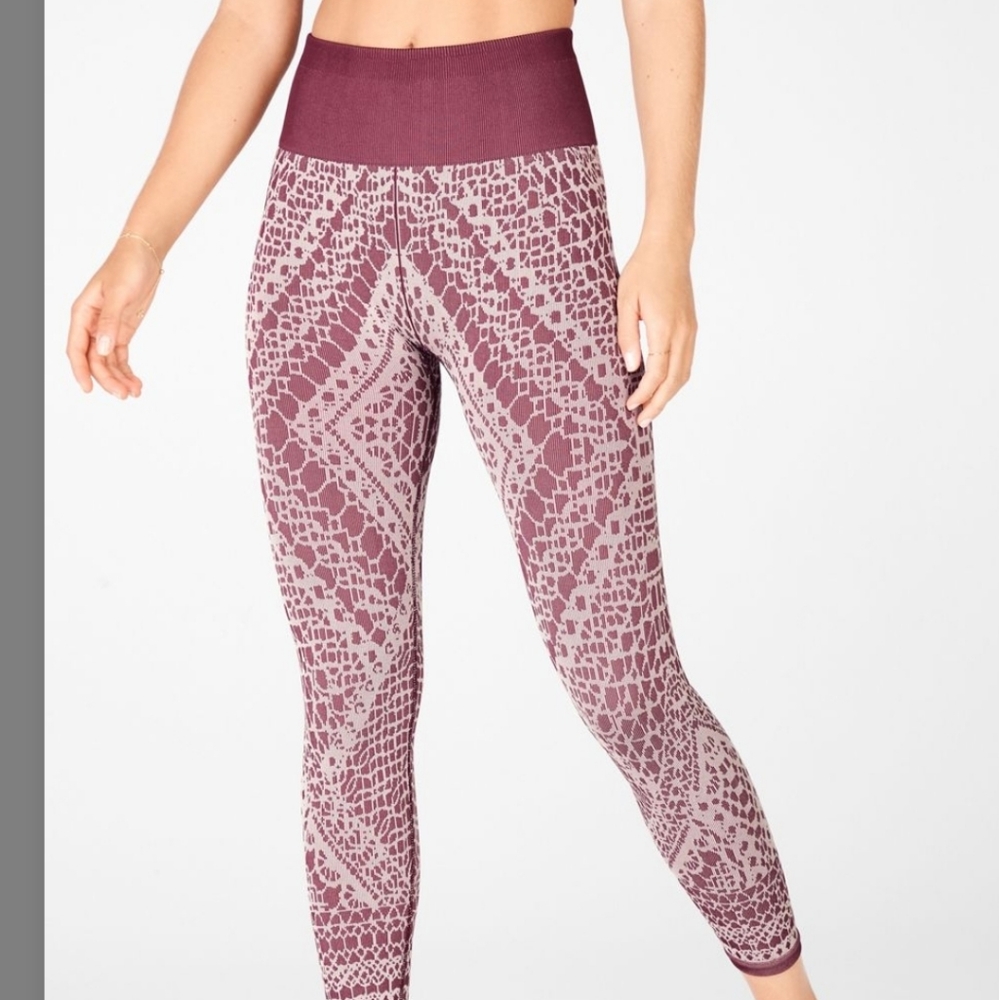 Fabletics High Waisted Seamless Lace Capri